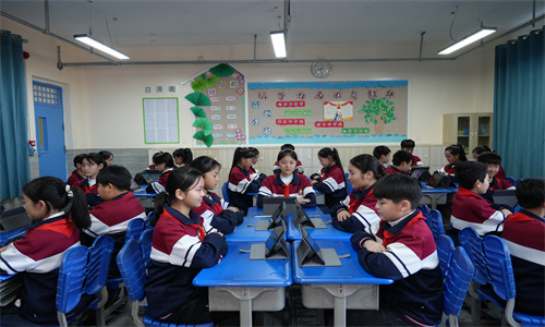 在“阳光”见证 AI 智慧课堂绽精彩