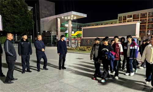 柳湖街道领导检查指导我校校园安全及周边环境治理工作