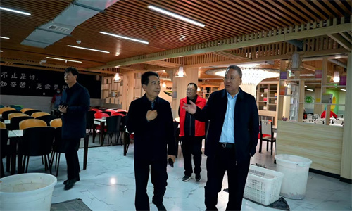 淮阳区总工会主席丁永华到阳光学校调研指导校园安全及周边环境整治工作