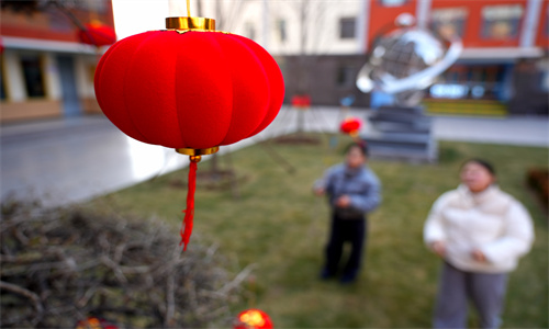 阳光学校：张灯结彩庆元旦，欢声笑语迎新年