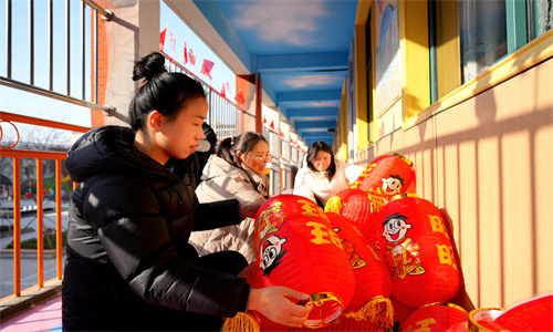 阳光学校：张灯结彩庆元旦，欢声笑语迎新年