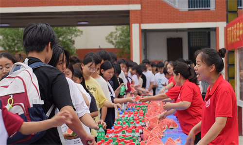 阳光学子凯旋归来，“清凉关怀”情递祝福