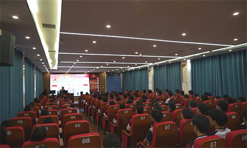 淮阳区人大常委会副主任方学场到阳光学校讲授思政课