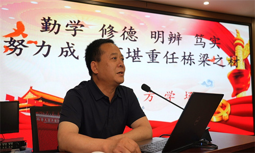 淮阳区人大常委会副主任方学场到阳光学校讲授思政课