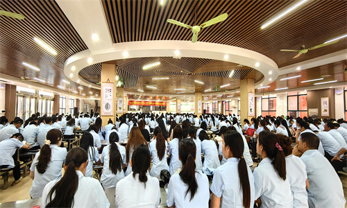 奏响阳光旋律，共赴新程---阳光学校举行2025—2026秋季学期全体教师会