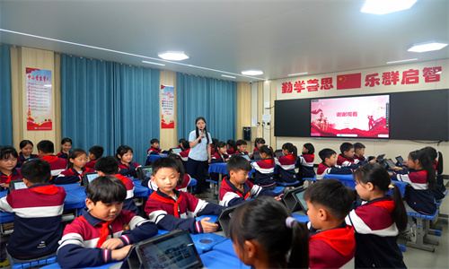 阳光学校AI科技部举办“铭记历史，振兴中华”主题活动