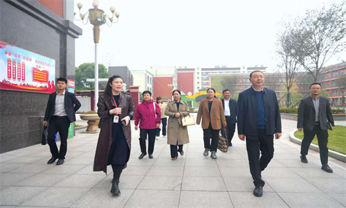 驻马店泌阳光亚致远学校莅临阳光学校考察AI智慧课堂建设