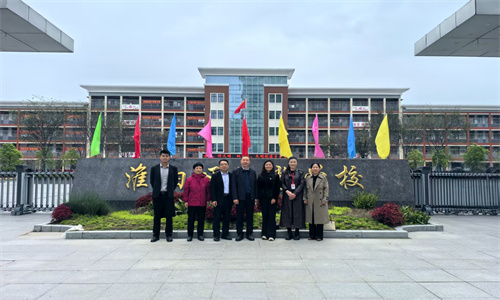 驻马店泌阳光亚致远学校莅临阳光学校考察AI智慧课堂建设